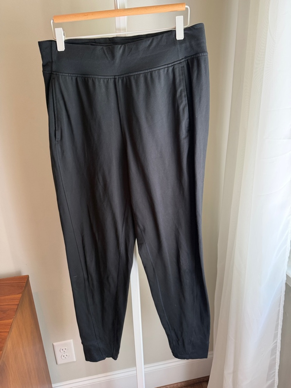 Lululemon Women Black High-Waist Tapered Jogger Pants 10